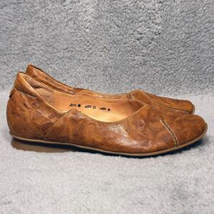 Think! Womens Size 6.5 Slip On Ballet Flats Shoes Brown Leather Comfort